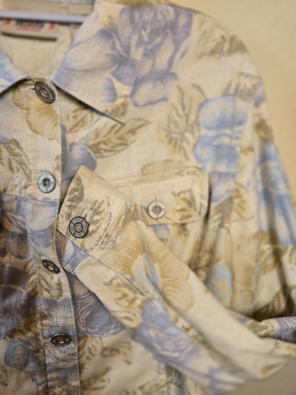 Vintage Bill Blass Floral Button-Front Linen/Cotton Jacket in Light Blue & Cream - Picture 3 of 13